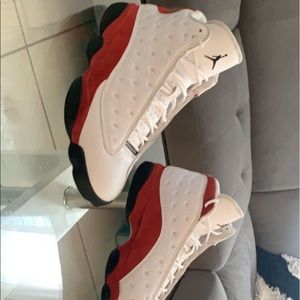 Jordan Retro 13 “Cherry”